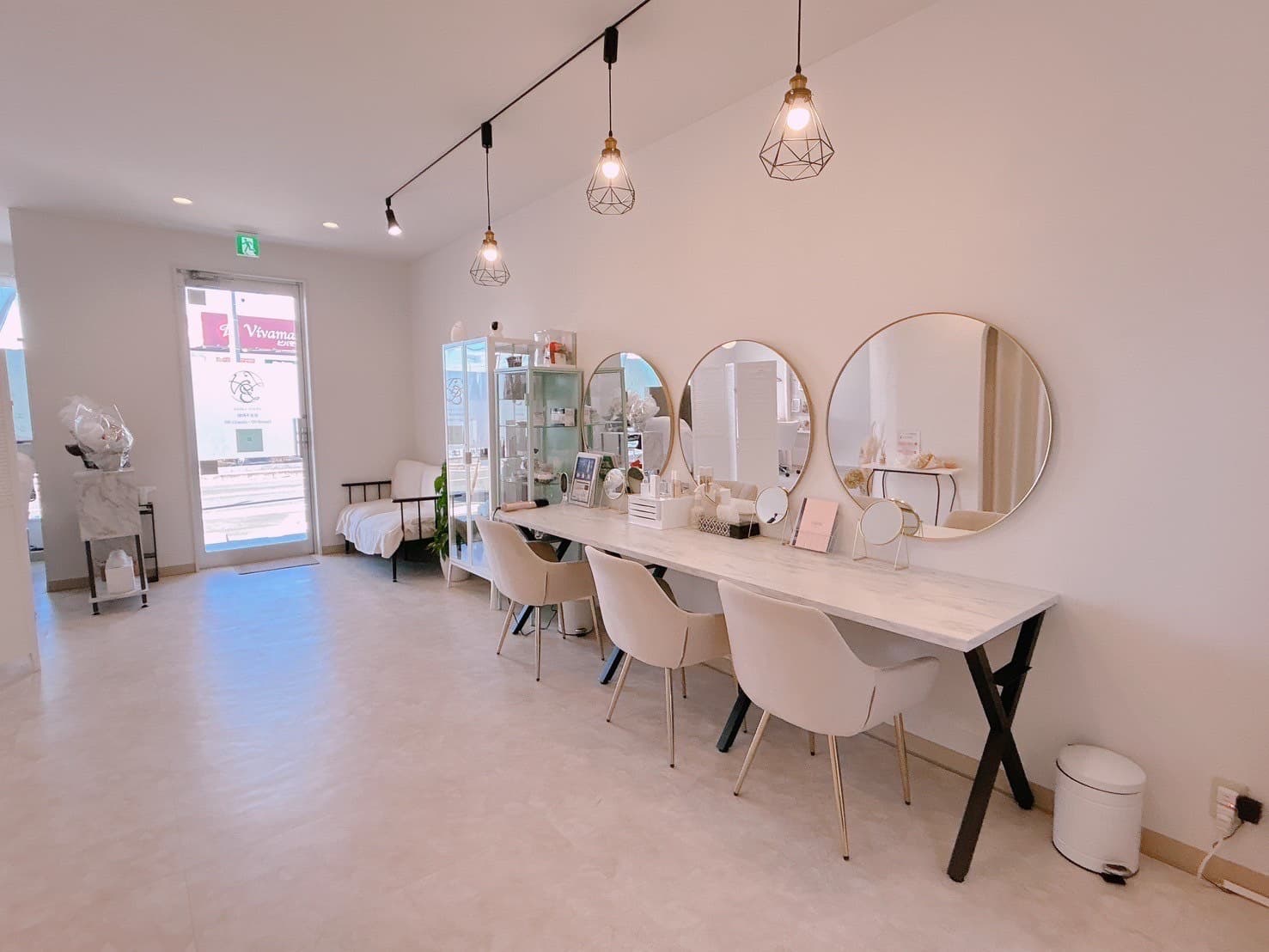 La Belle Vie Share salon パウダールーム - 本庄市のシェアサロン内装